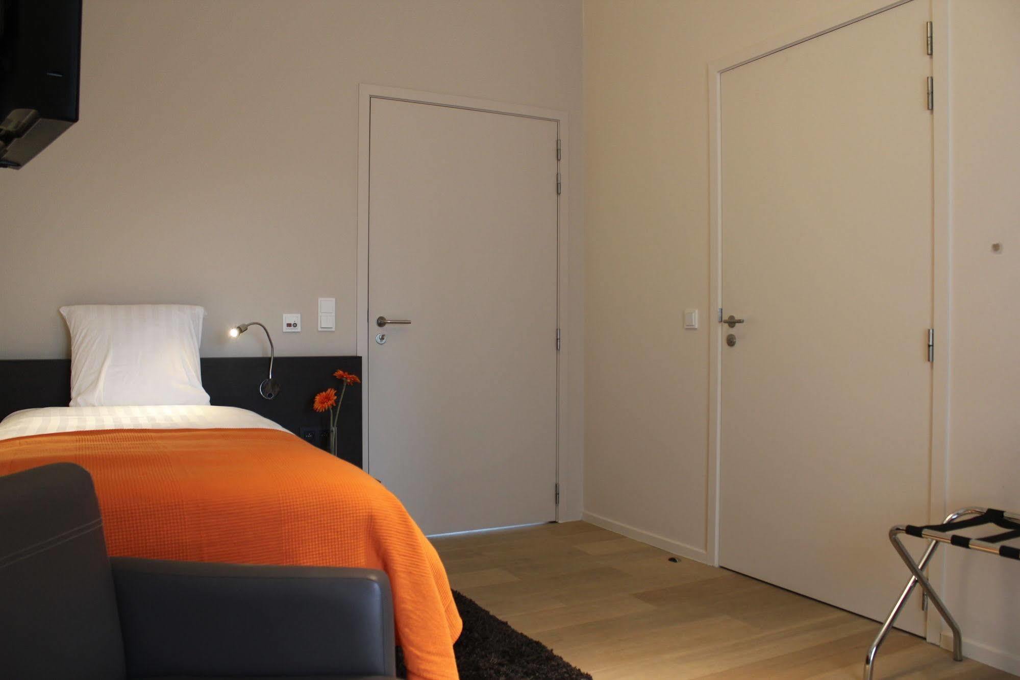 Hotel L'O De Vie Sint-Truiden Bagian luar foto